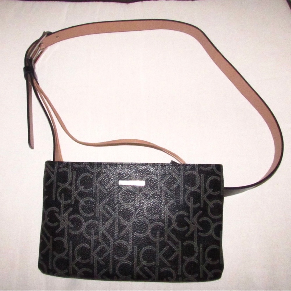 CALVIN KLEIN zip up fanny pack